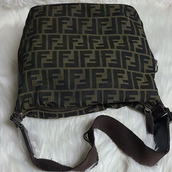 💯 Authentic Fendi Handbag 🍀 - Picture 5 of 15